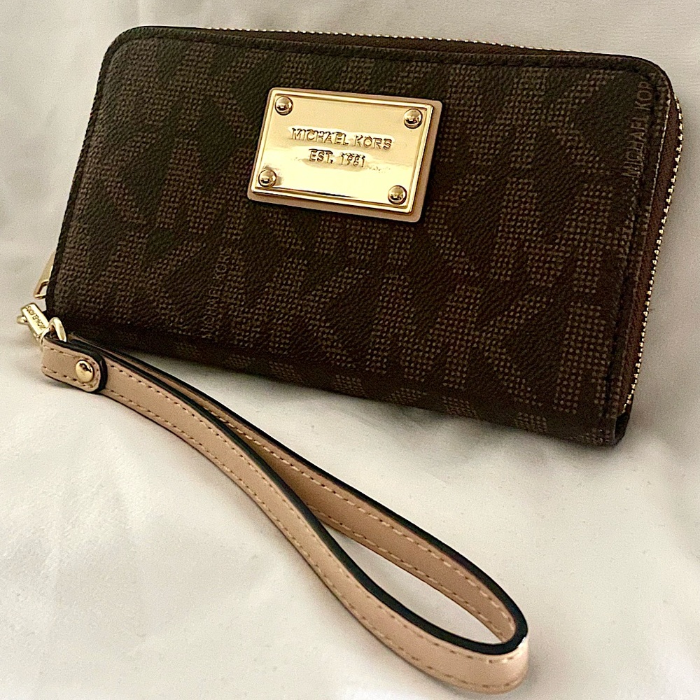 Michael Kors Wristlet